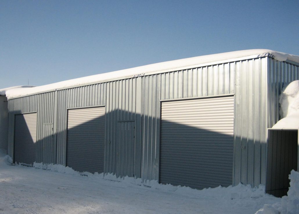 11 Projetos Incríveis Feitos com Container - Locação e Venda de Container e módulos Habitáveis garagem-deposito