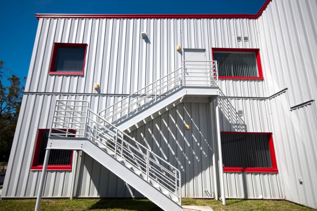 Você precisa conhecer todas as vantagens do container escritório