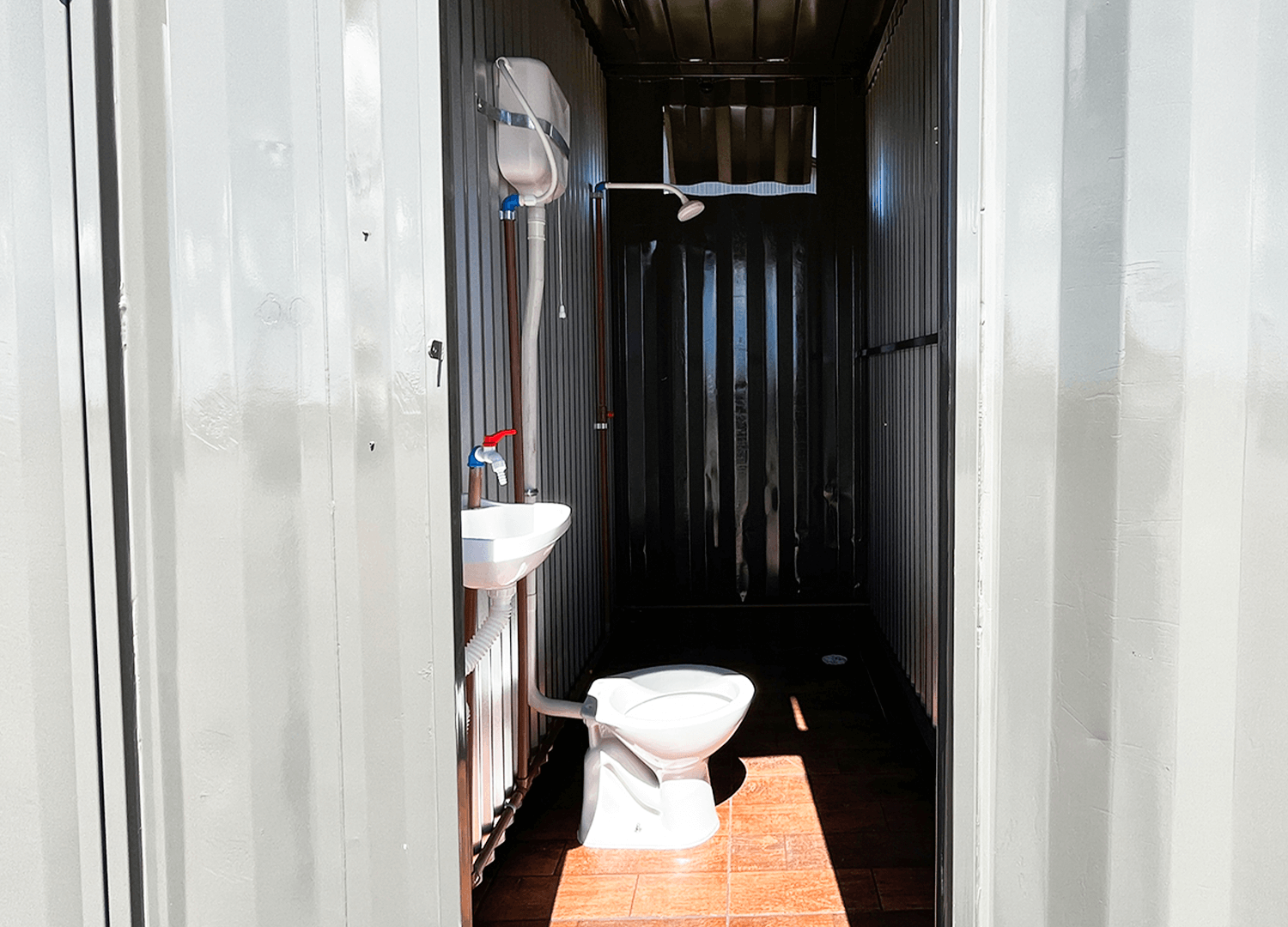 Banheiro-Container-06-Metros-com-05-Vaso-05-Pia-e-05-Chuveiro-Bronze-Aluguel-Locacao-Venda-Agro-Construcao-Civil-12.1.2