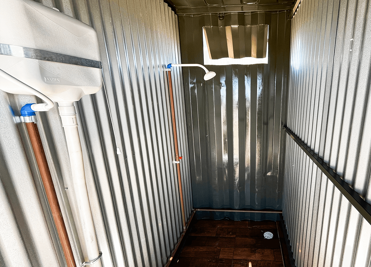 Banheiro-Container-06-Metros-com-05-Vaso-05-Pia-e-05-Chuveiro-Bronze-Aluguel-Locacao-Venda-Agro-Construcao-Civil-12.1