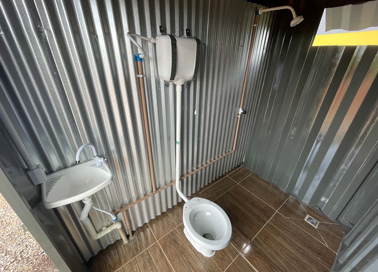 Banheiro Container 06 Metros Com 05 (Vaso E Pia E Chuveiro) Bronze - Locação